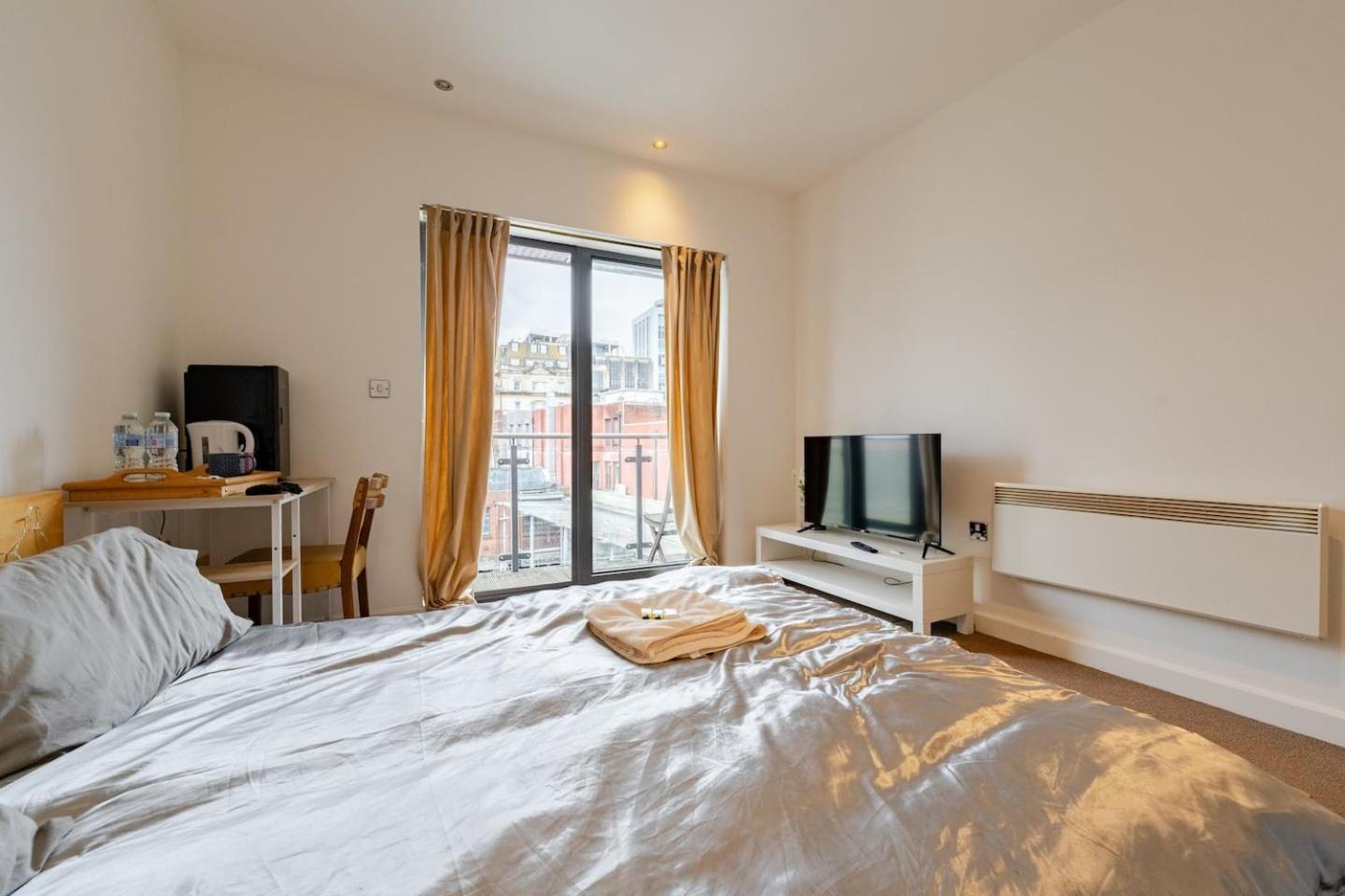 Private Room In Cardiff City Center المظهر الخارجي الصورة